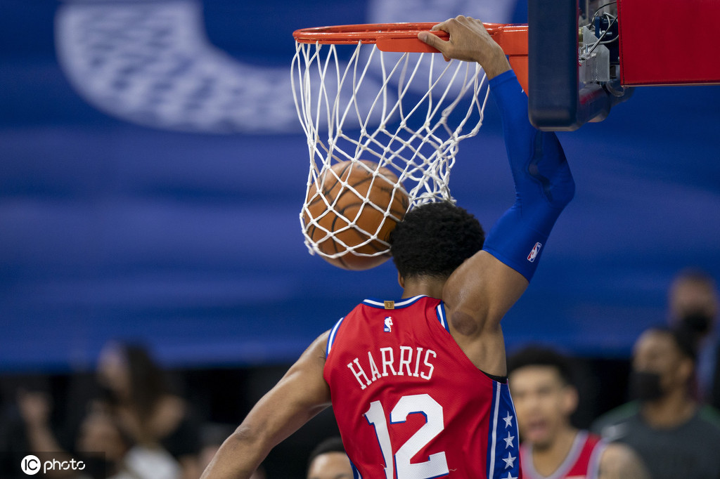 西班牙男篮鏖战勇士,哈里斯制霸全场 西班牙男篮鏖战勇士,哈里斯制霸全场