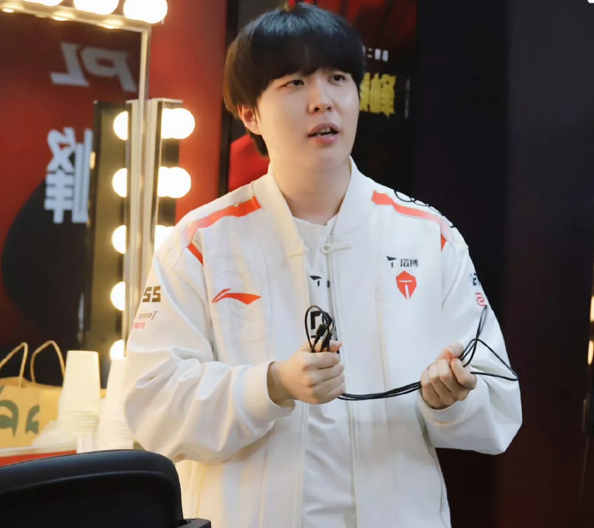 包含TES强势100T，CoreJJ三分雨点燃全场的词条