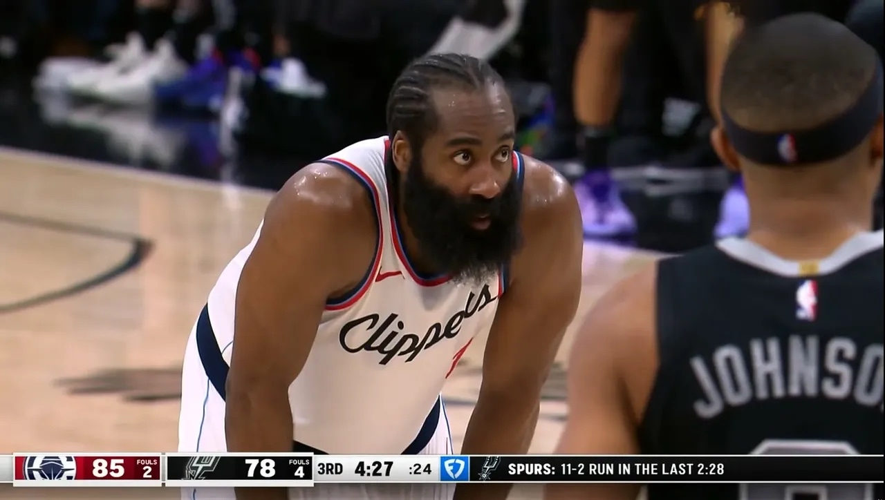 关于马刺绝杀快船，哈登爆发神勇的信息