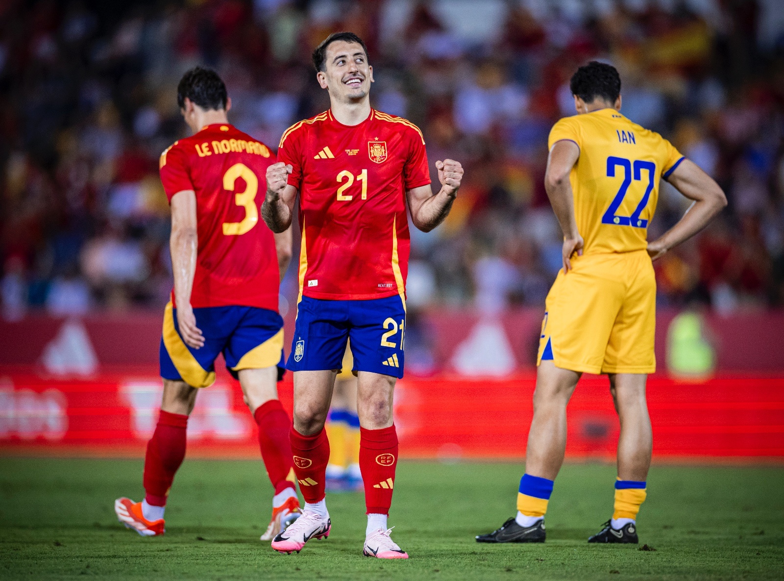 包含多特蒙德鏖战美国,费兰·托雷斯完成帽子戏法的词条 包含多特蒙德鏖战美国,费兰·托雷斯完成帽子戏法的词条