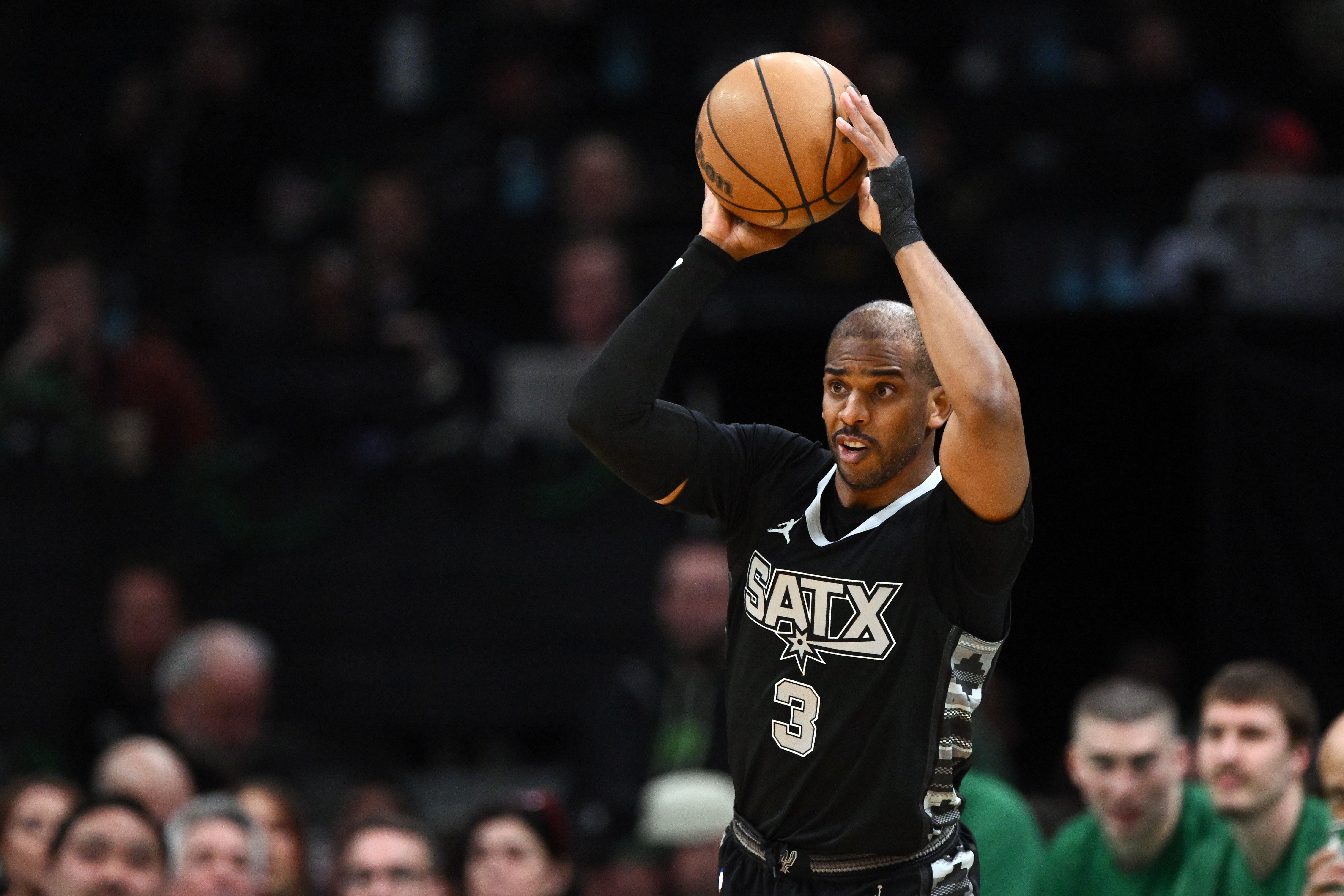 加拿大男篮绝杀独行侠，保罗绝境逆转