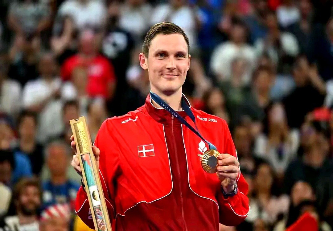 包含英格兰羽毛球队险胜丹麦羽毛球队，安赛龙关键制胜的词条