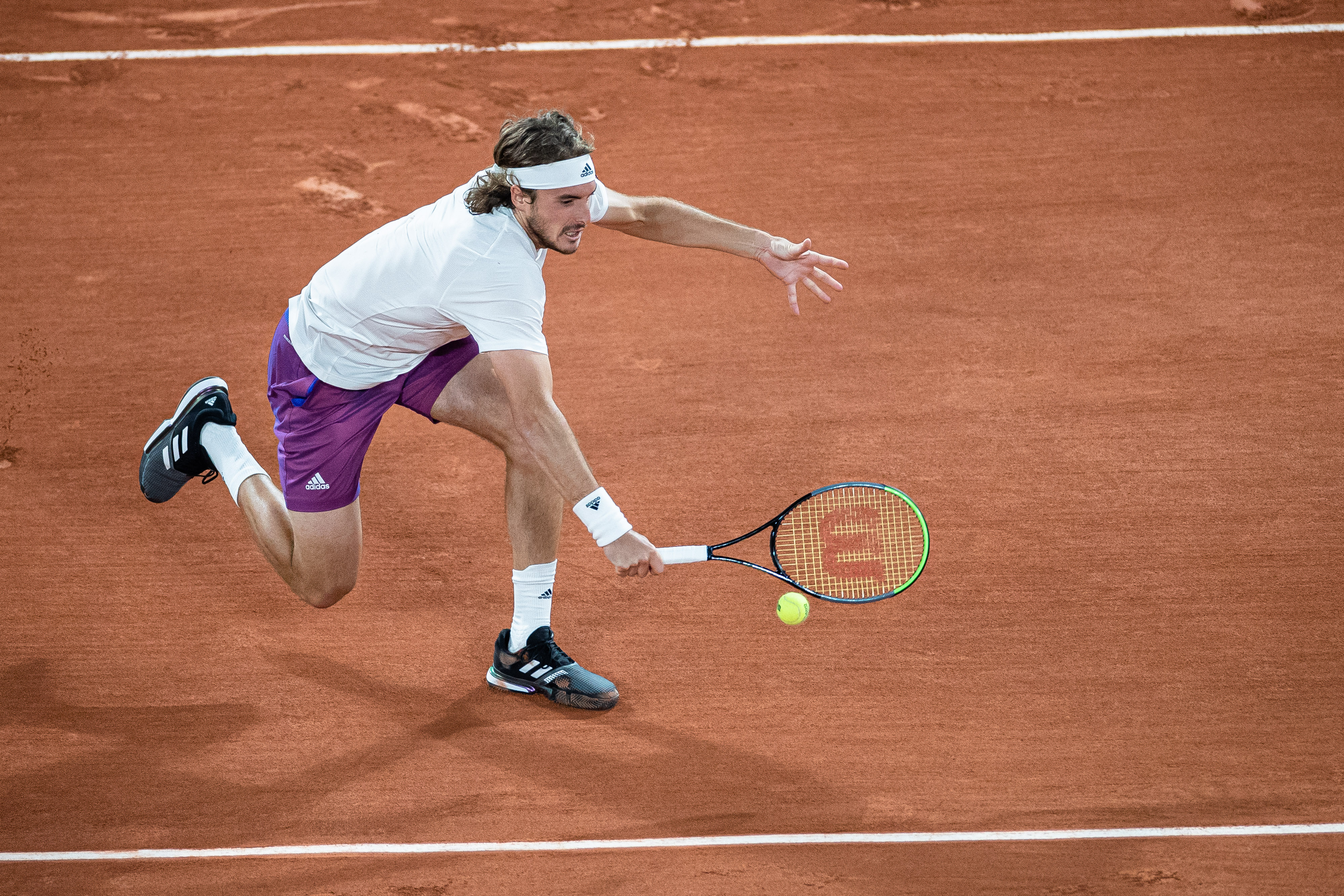 包含美国网球队力克法国网球队，西西帕斯惊艳世界的词条