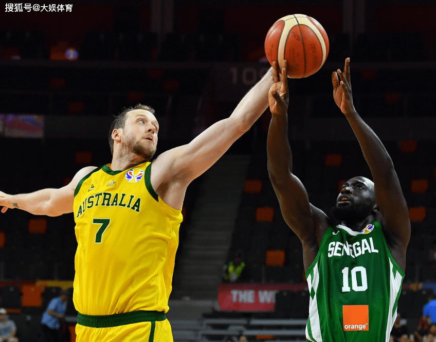 关于爵士队交易行动频繁，球队战绩有望提升的信息