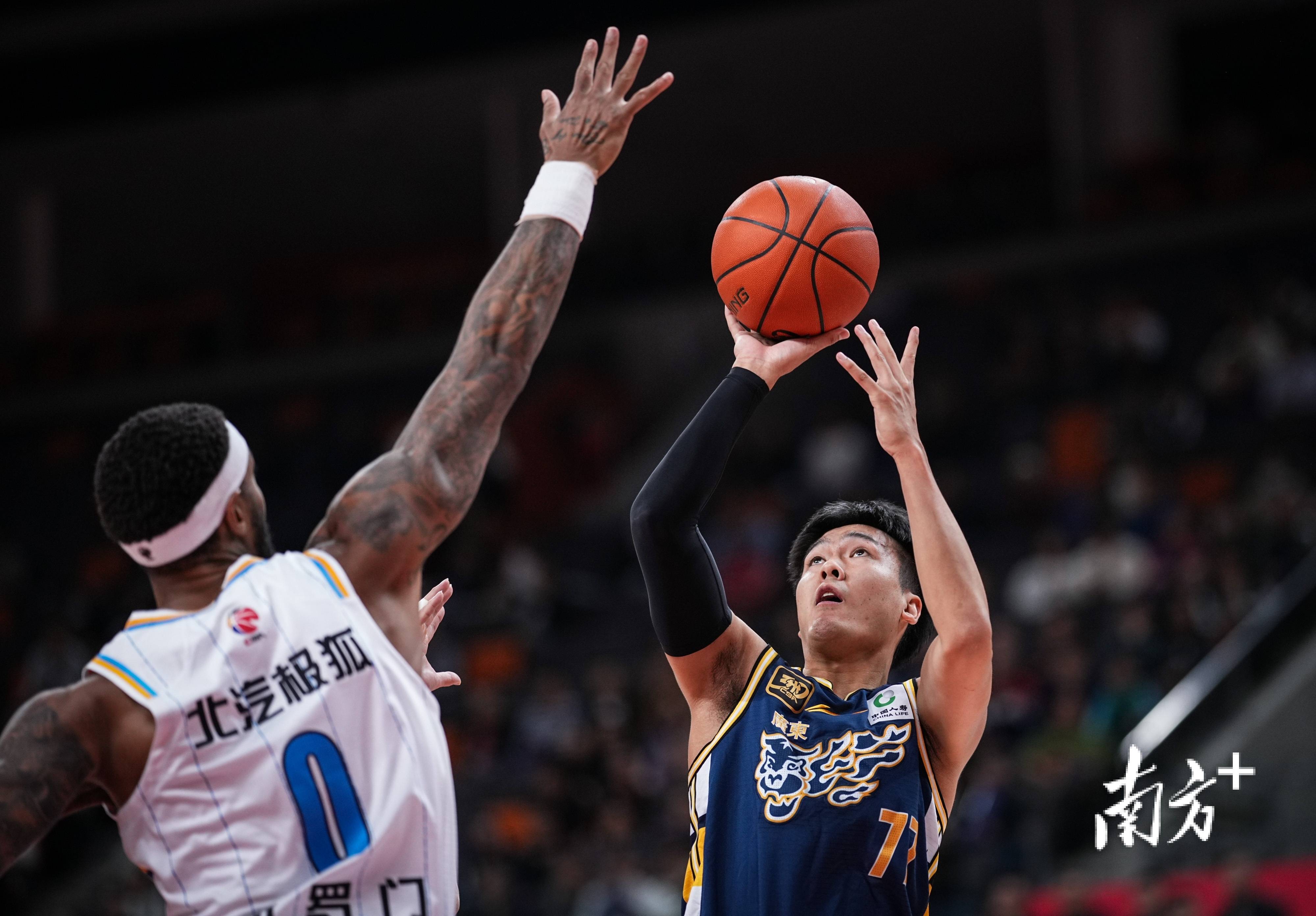 关于广东队主场大胜，迎来美好开局的信息