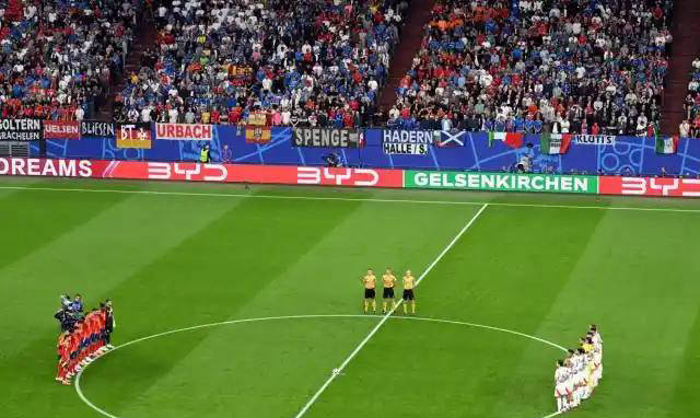 包含阿尔勒主场大胜兰斯，保持胜利势头的词条