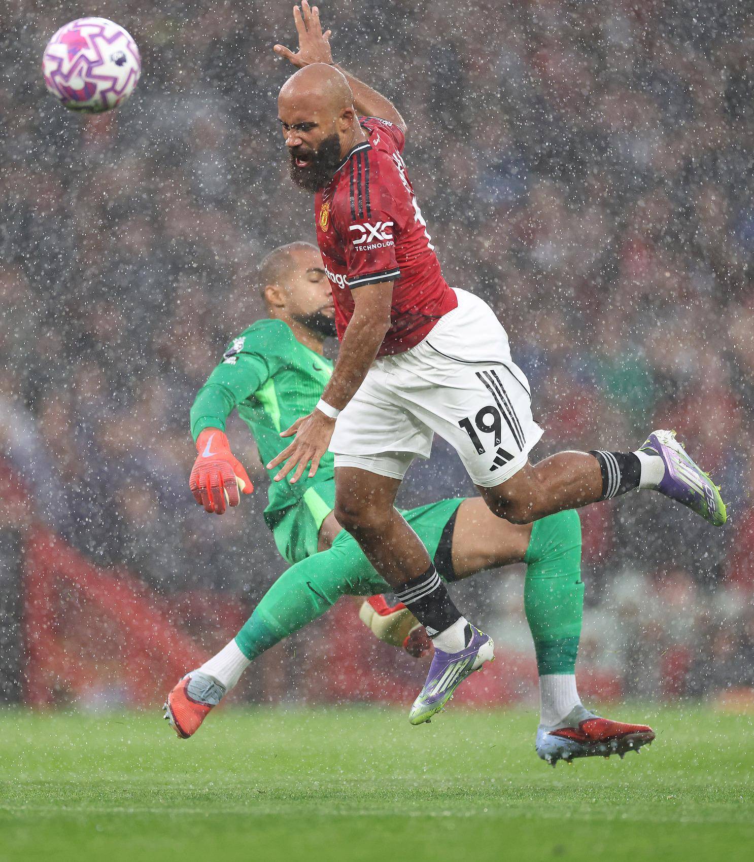 关于拜仁慕尼黑遭受惨败，两连败球队压力增大的信息