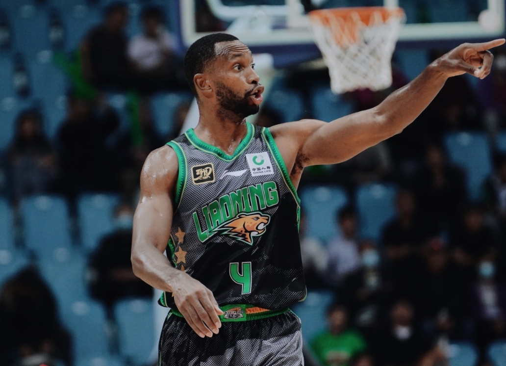 包含别尔森客场大胜，提升战绩表现的词条