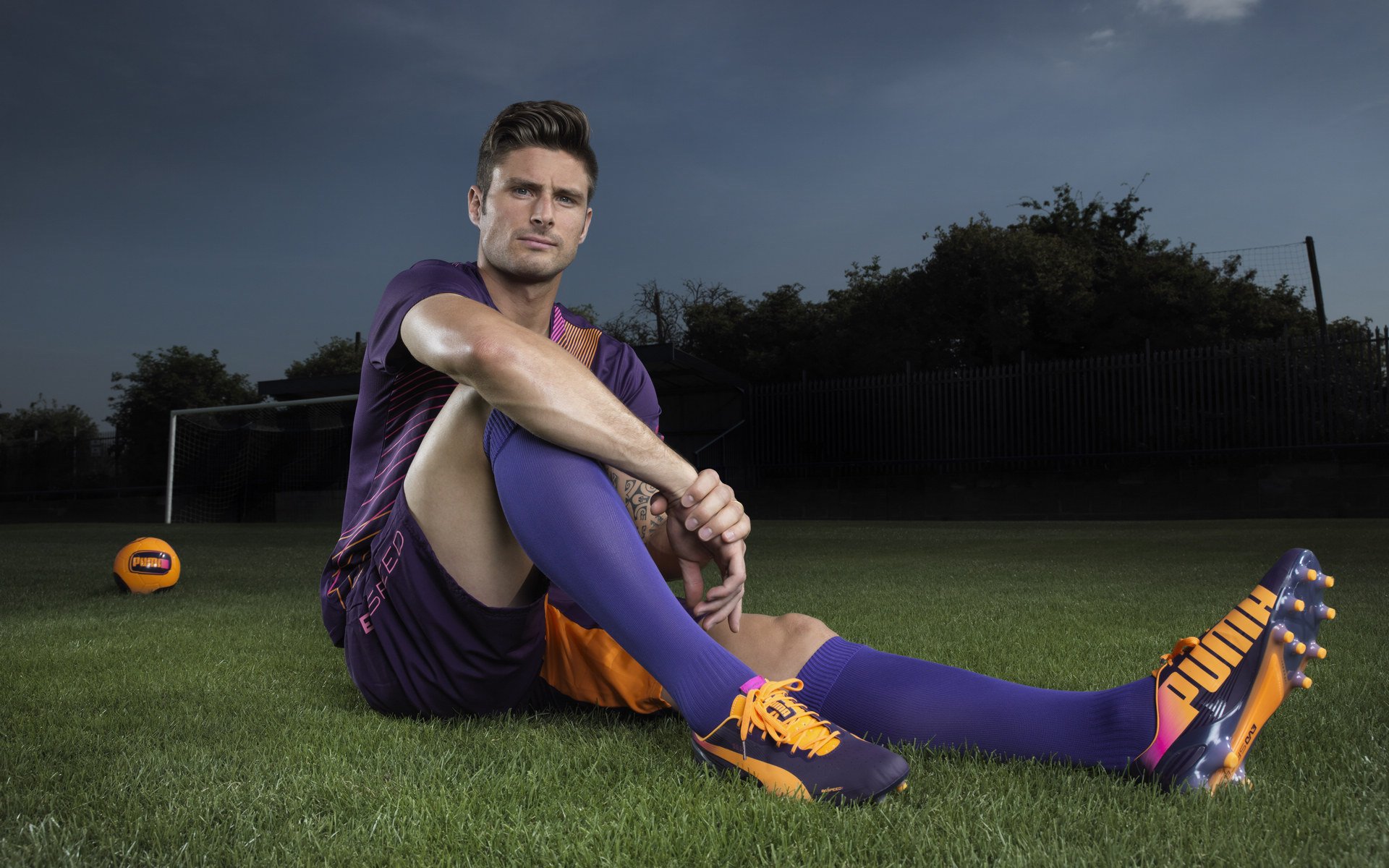 F1街道赛焦点战，当赛道轰鸣遇见绿茵狂飙，AC米兰横扫洪都拉斯