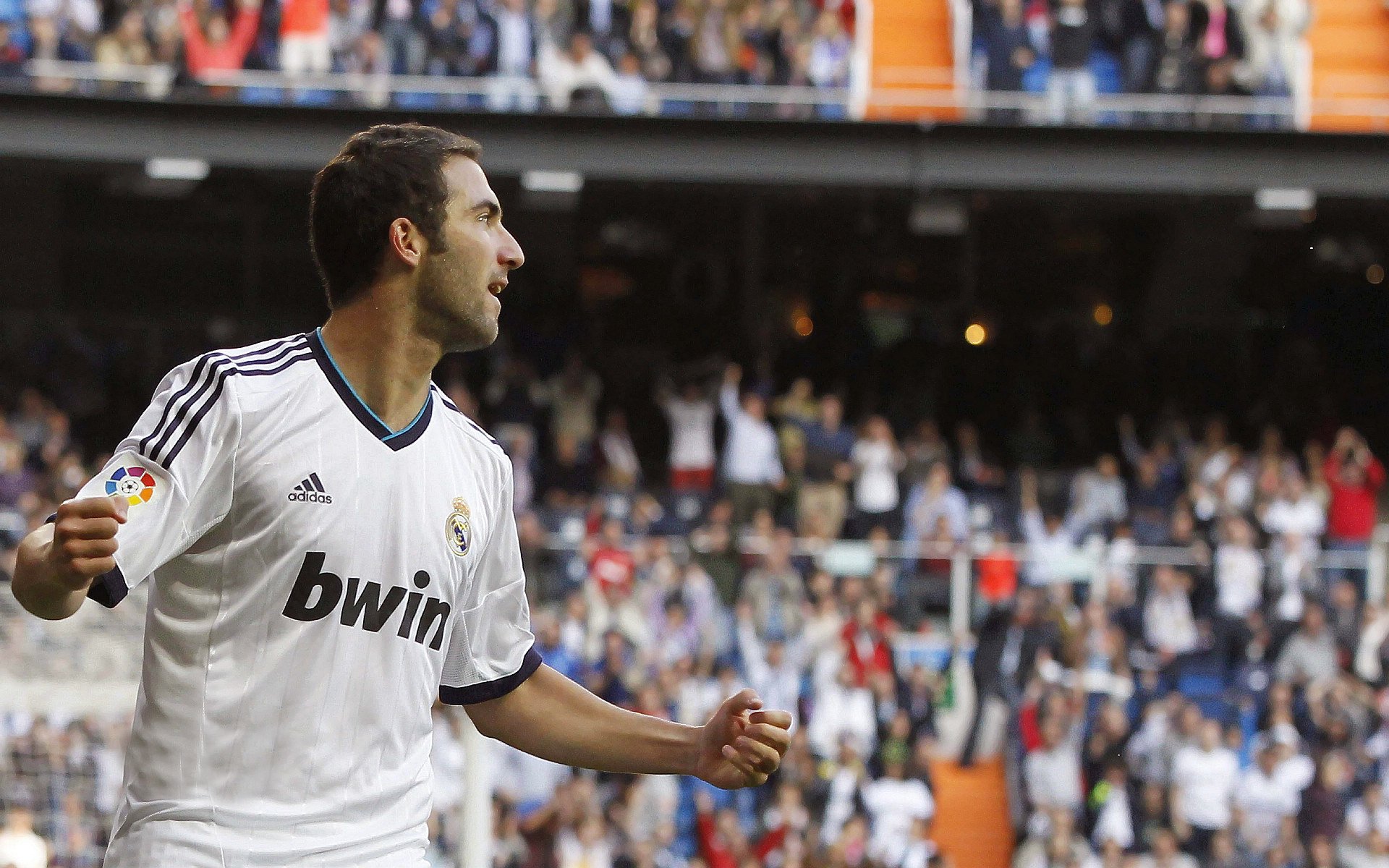 绿茵场上的北欧寒流与桑巴热浪，AC米兰力克丹麦，内马尔高光表现背后的战术革命